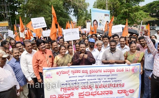 Agrigold members, agents take out protest 3